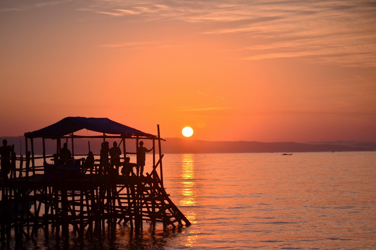 Eksplorasi Pantai Karang dengan Snorkeling dan Sunset Cantik